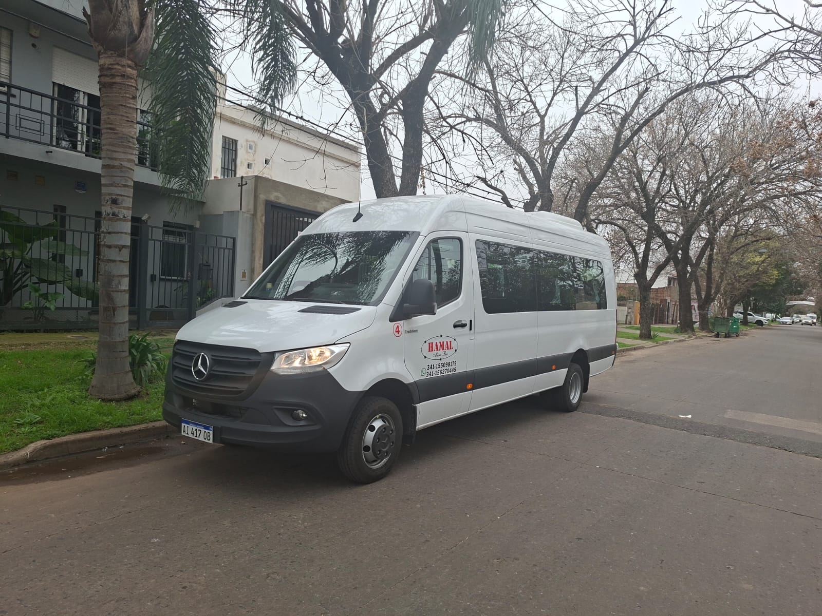 Combi Mercedes-Benz blanca de Hamal Micro Bus