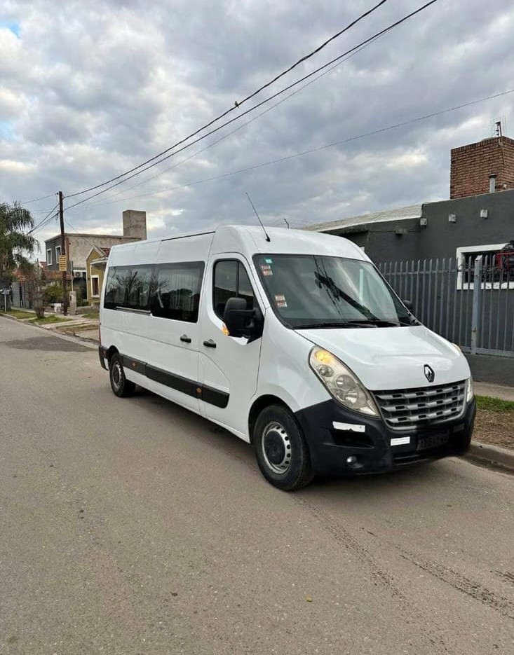 Combi Renault Master blanca de Hamal Micro Bus